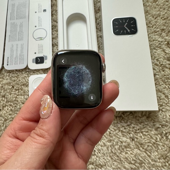 VGUC Apple Watch Series 6 44mm Silver Stainless Model with White Sport Band - Picture 4 of 16